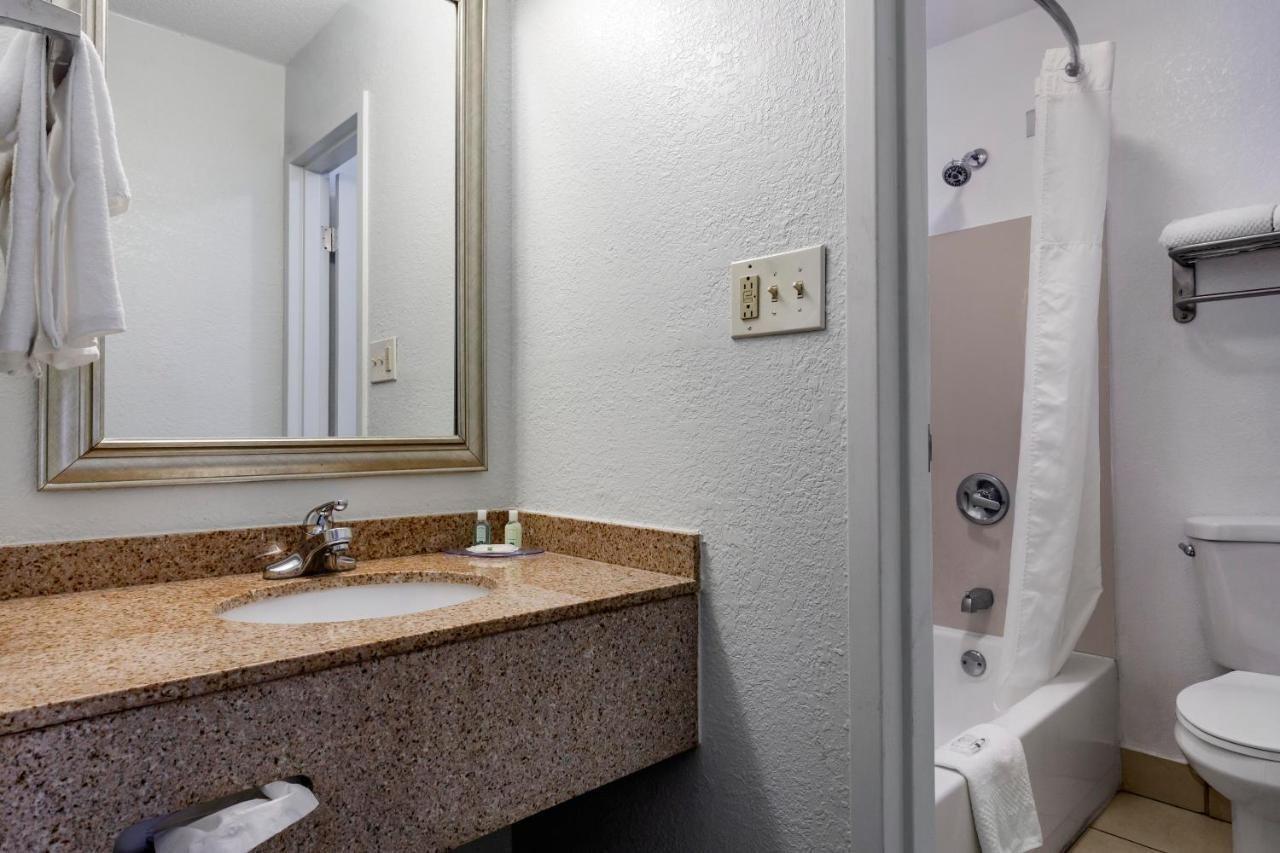 Quality Inn Fayetteville Near Fort Bragg Exteriér fotografie
