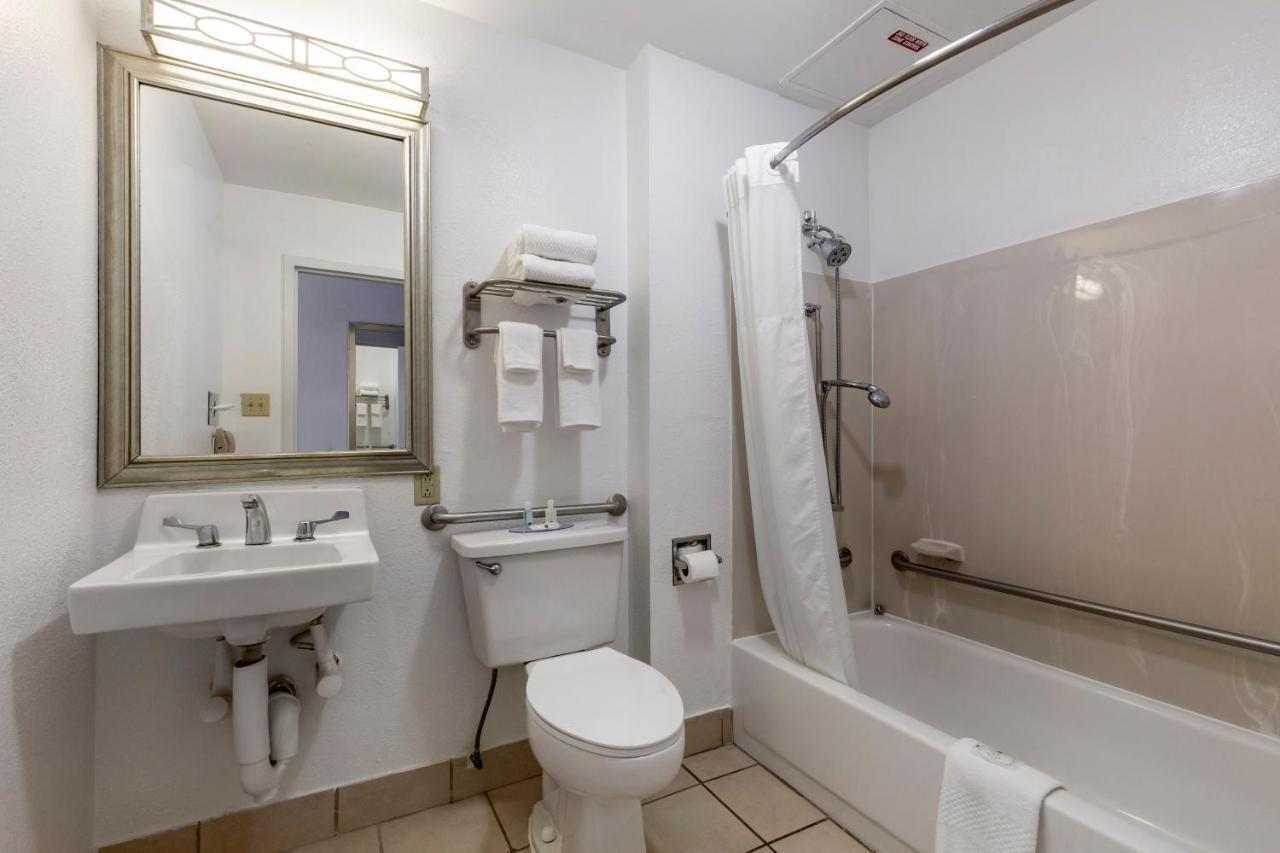 Quality Inn Fayetteville Near Fort Bragg Exteriér fotografie